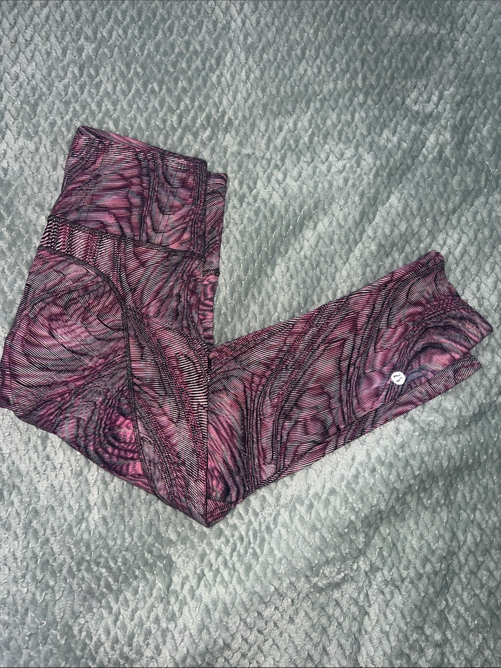 NWOT lululemon athletica Pink & Black Marble Print Capris with packets